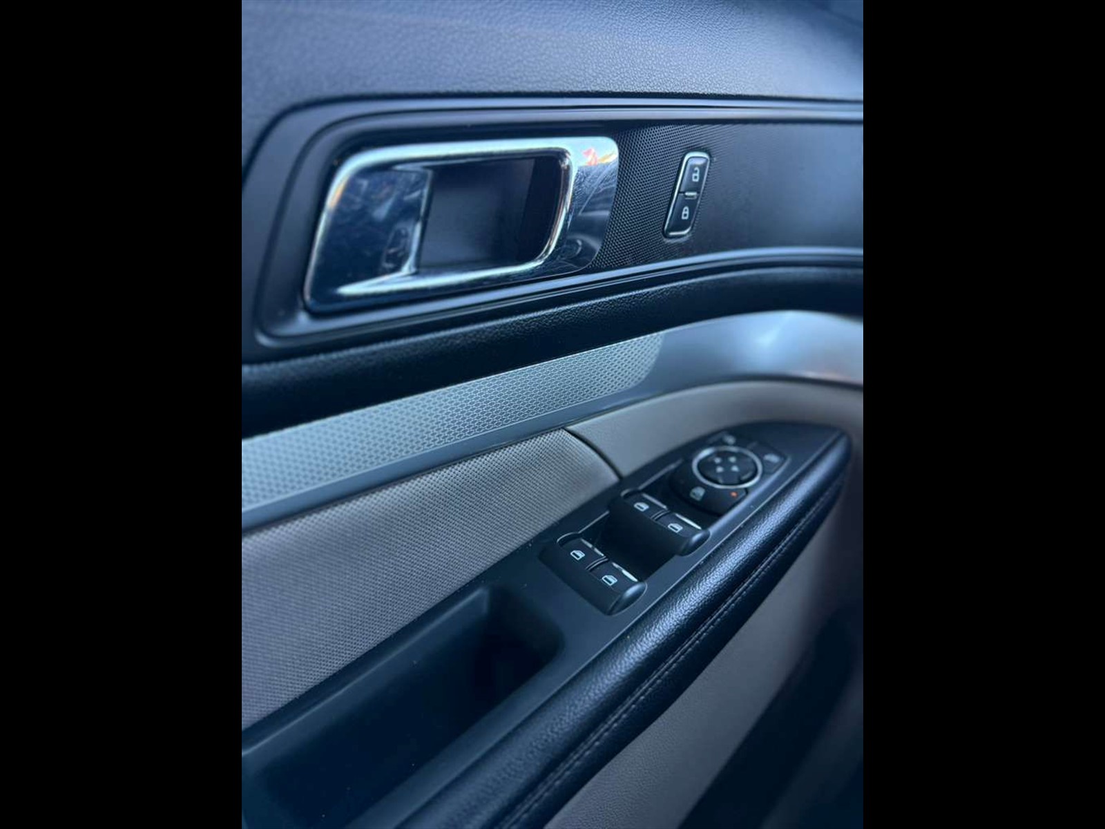 2018 FORD Explorer in Miami, FL