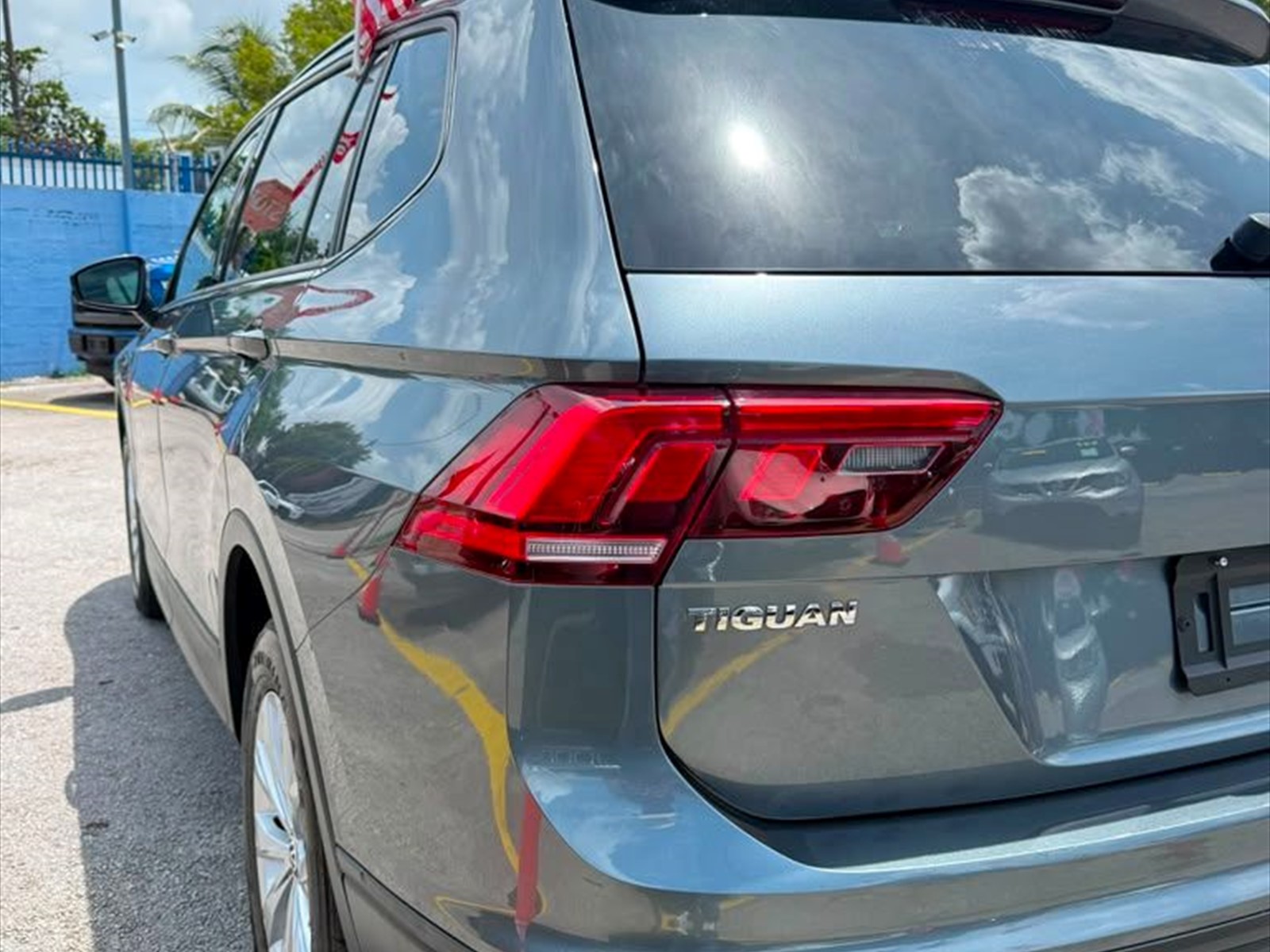 2020 VOLKSWAGEN Tiguan in Miami, FL