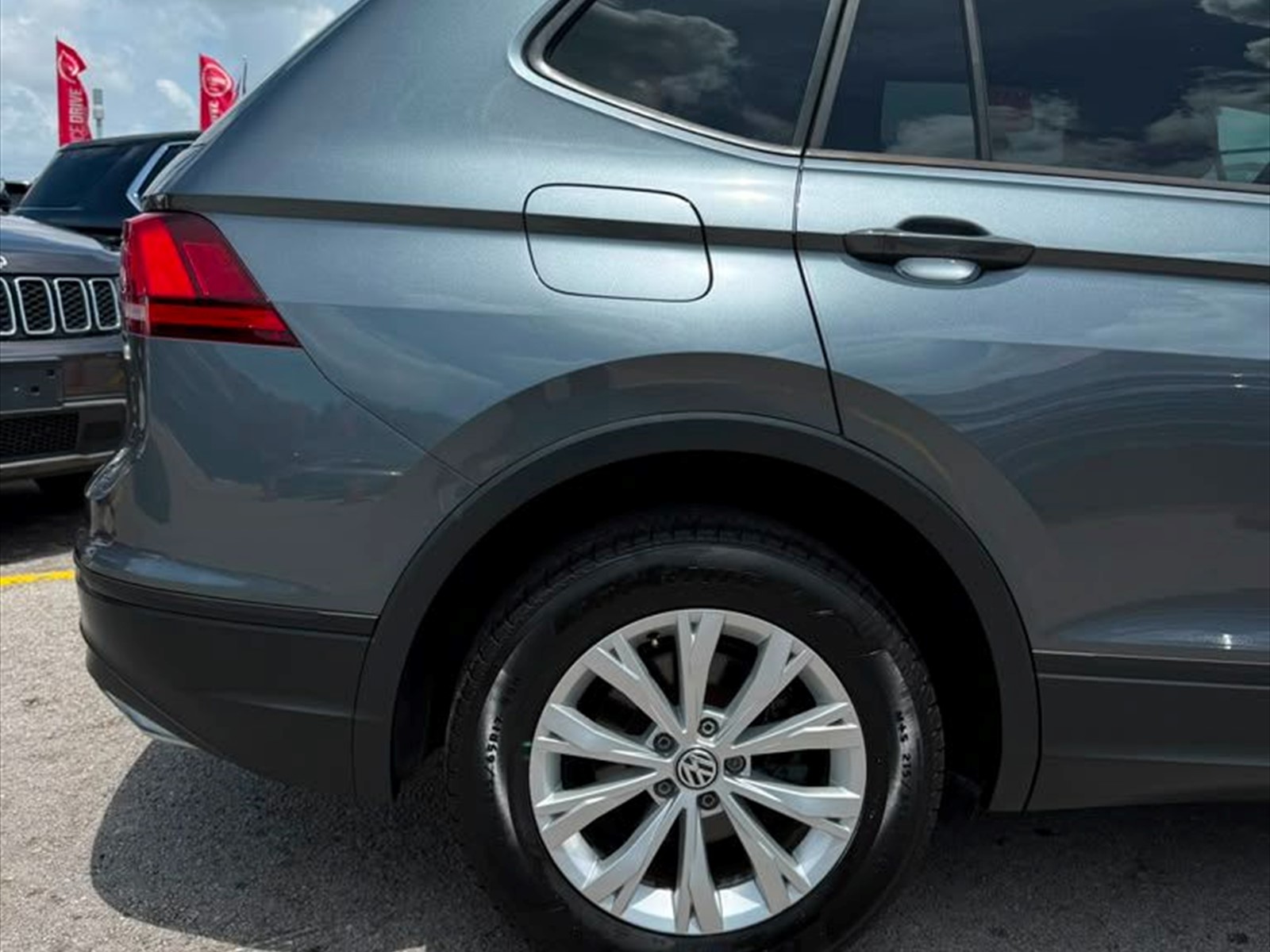 2020 VOLKSWAGEN Tiguan in Miami, FL