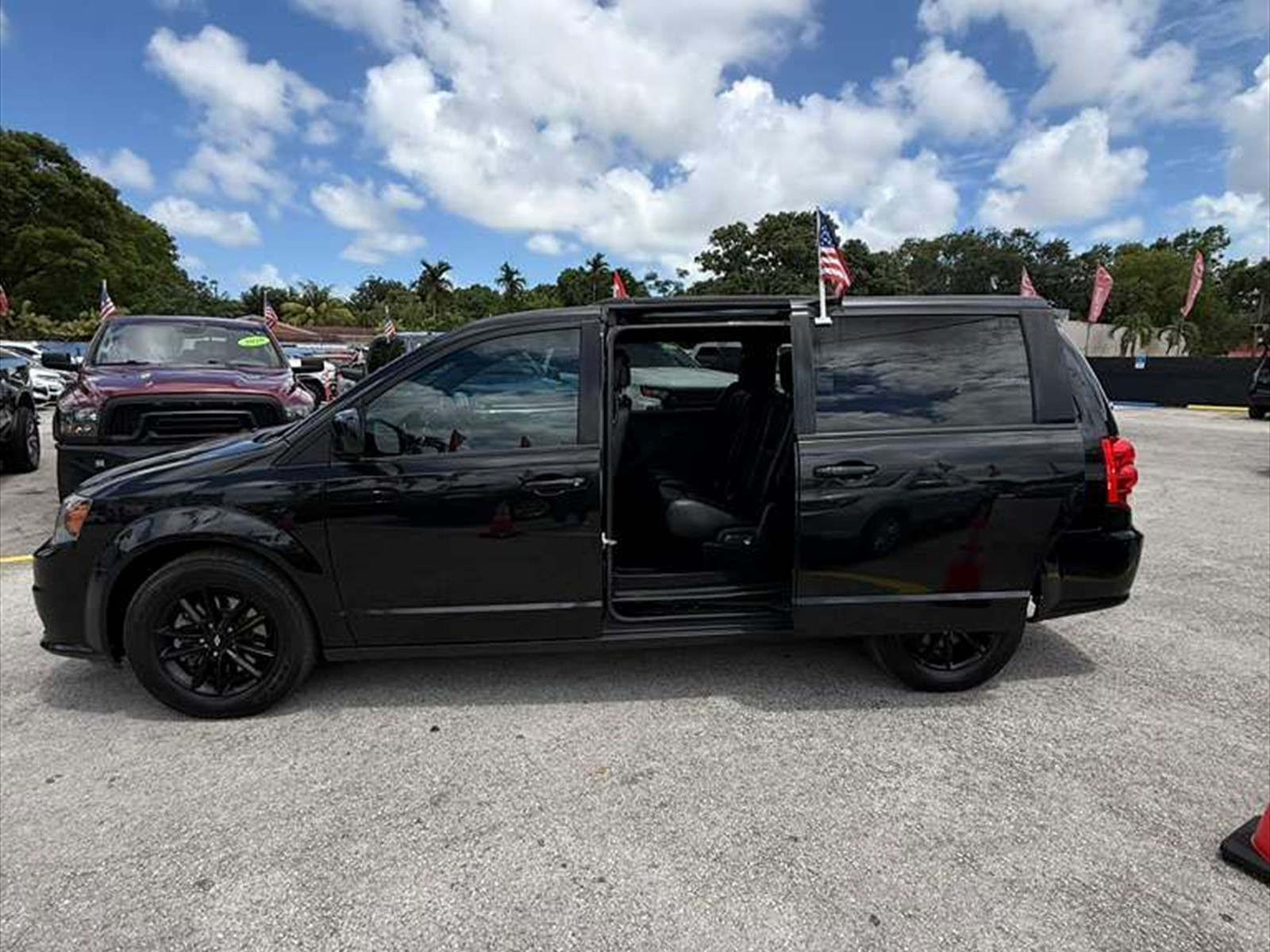 2019 DODGE Grand Caravan in Miami, FL