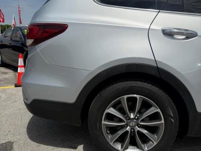 2017 HYUNDAI Santa Fe in Miami, FL